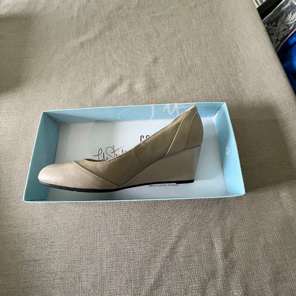 LifeStride Dreams Wedge Pumps Size 7 - Picture 2 of 9